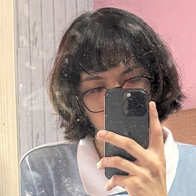 ryana may que taking a mirror photo