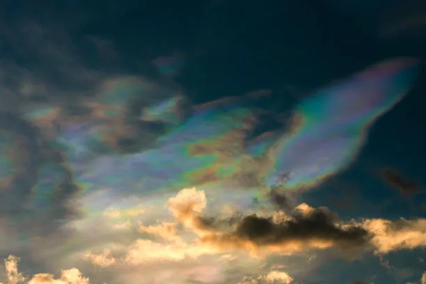 iridescent cloud